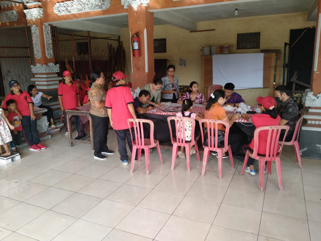 Giat pelaksanaan Posyandu Balita dan pemeriksaan kesehatan Lansia di Lingkungan Gede Kelurahan  Sempidi, Selasa, 15 Juli 2025